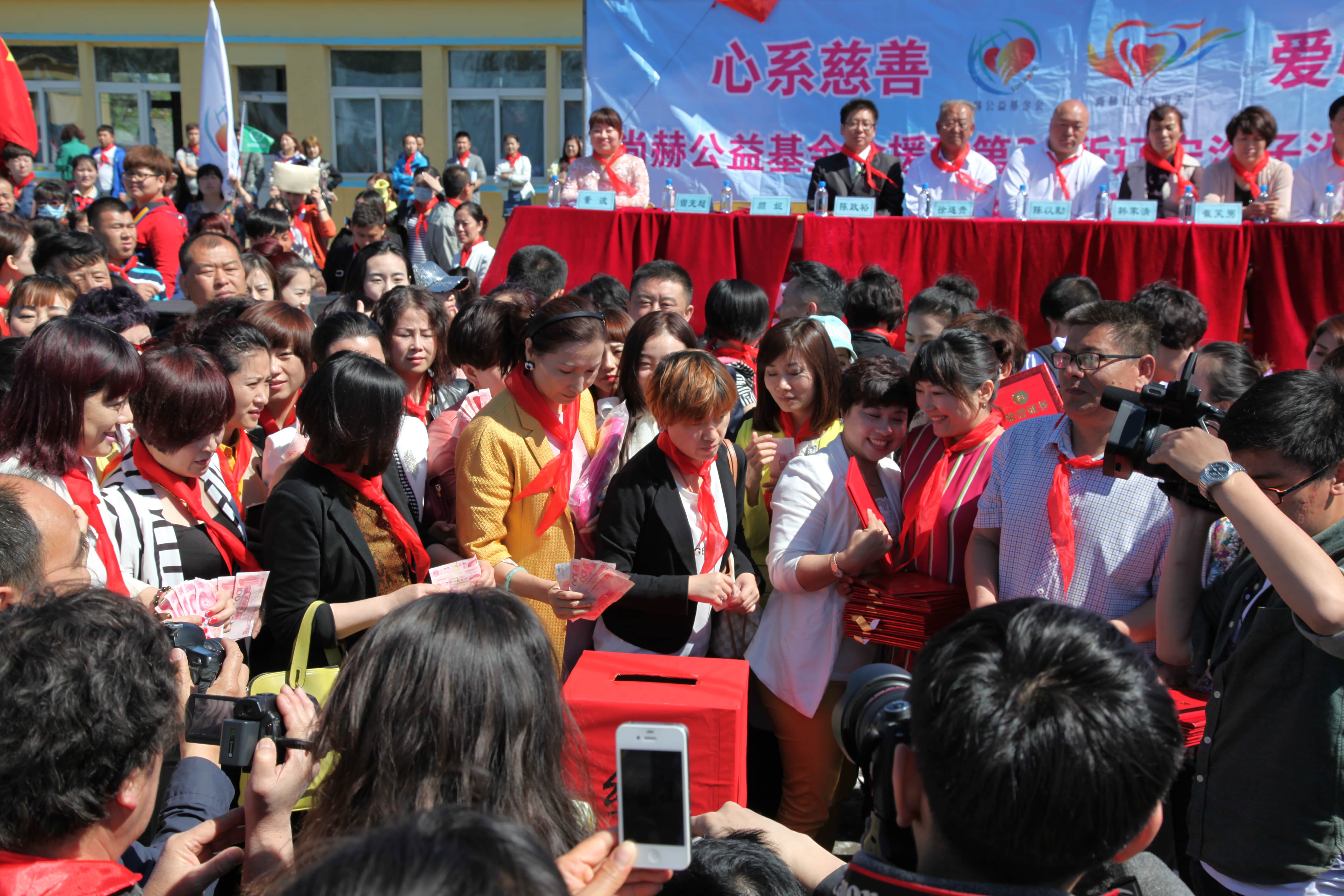 第35所 灯塔市沈旦堡镇沟子沿爱游戏·体育-爱游戏(中国)
颜妮小学