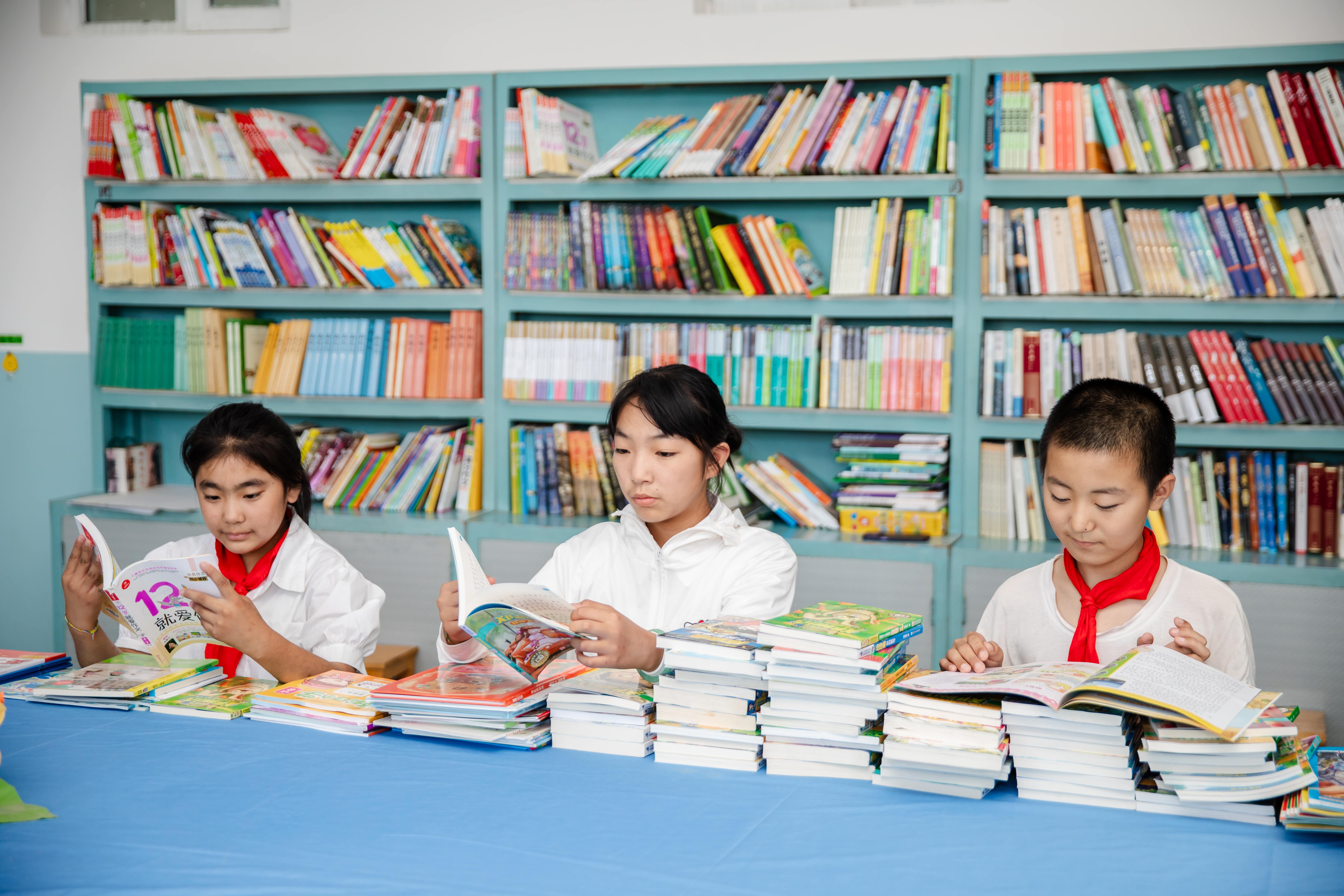 天津高校大学生记者走进爱游戏·体育-爱游戏(中国)
公益小学开展“书香悦读，筑梦成长”活动