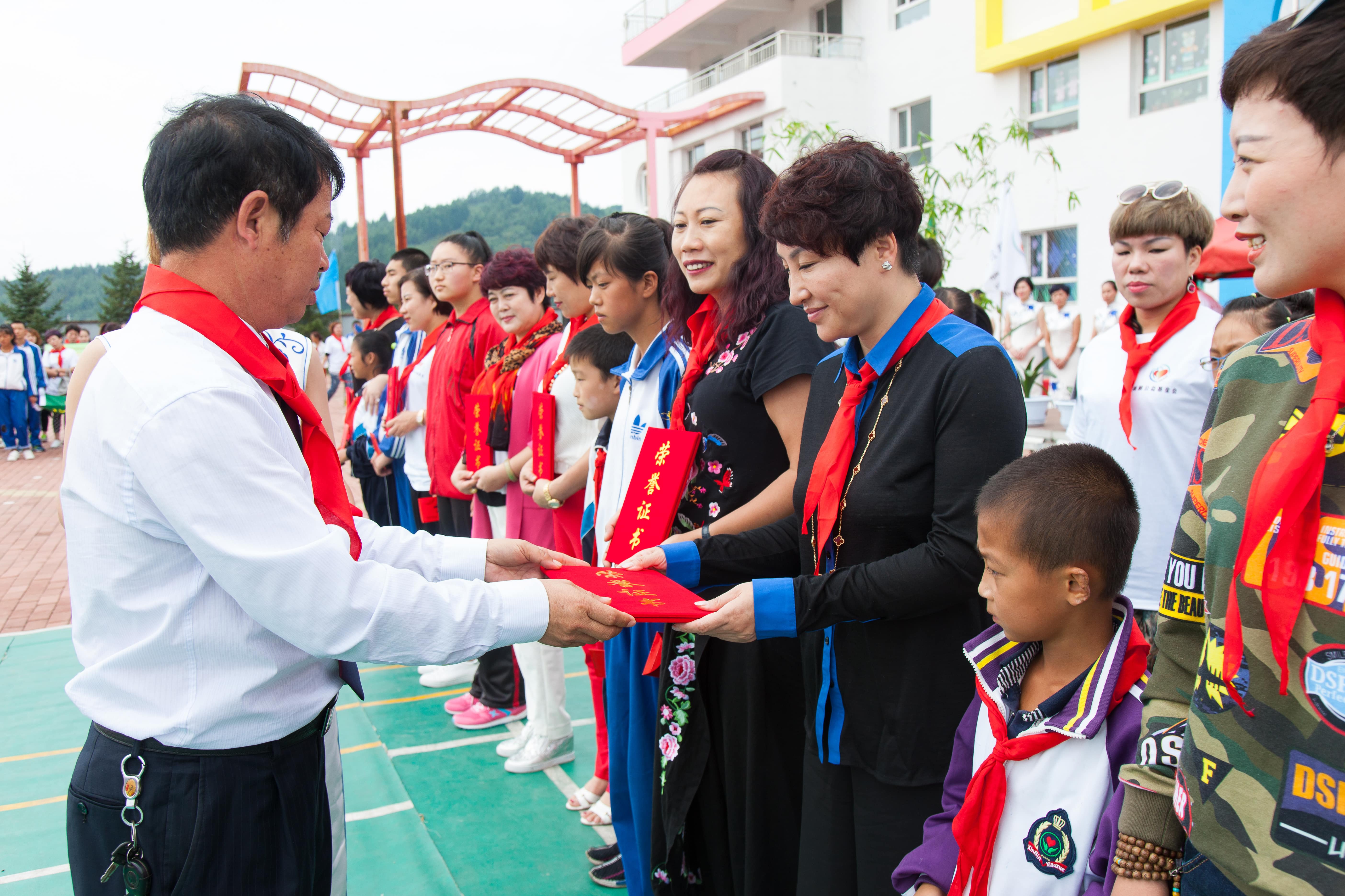 第58所 抚顺市新宾县北四平乡爱游戏·体育-爱游戏(中国)
苗鑫小学